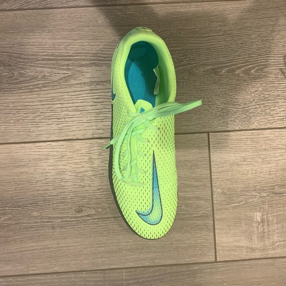 LIKE NEW Nike Cleats - Phantoms Neon Yellow/Green - Picture 6 of 11